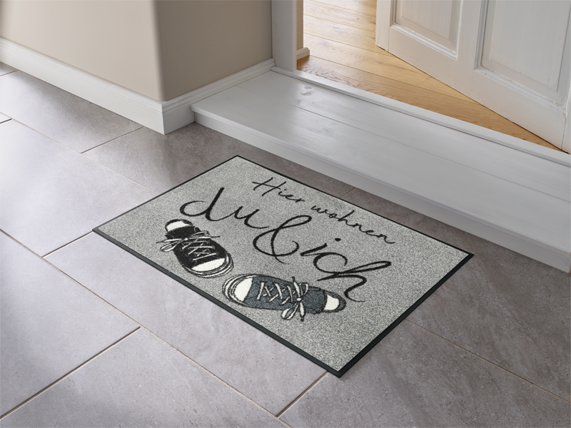 Hier wohnen… wash + dry Fußmatte