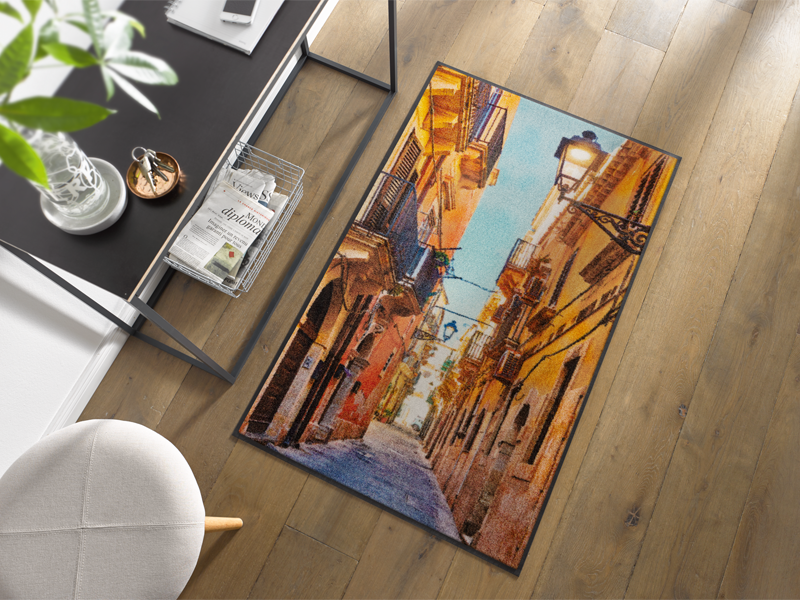 Fußmatte mit Bild einer Stadt im Garderobenbereich