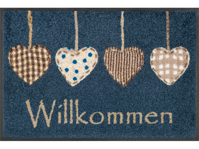 Fußmatte mit Herzen und Schrift "Willkommen"